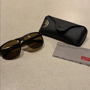 Tortoise Ray-Ban 4147 Polarized